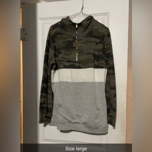 Camo, grey pullover